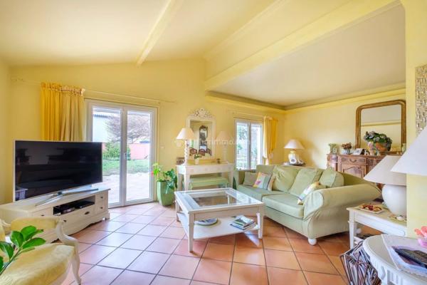 Vente                                                      Maison
                        
                     7 pièces                      190 m2                     à Neyron