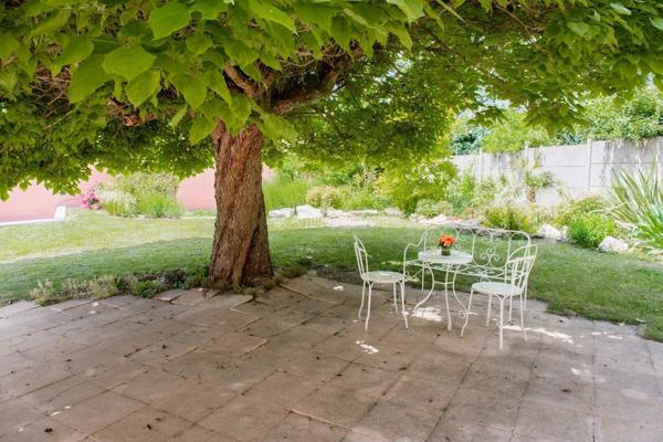 Vente                                                      Maison
                        
                     7 pièces                      190 m2                     à Neyron