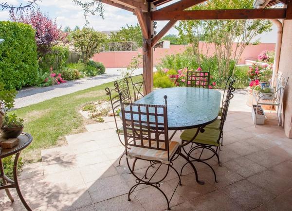 Vente                                                      Maison
                        
                     7 pièces                      190 m2                     à Neyron