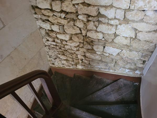 ROCHEFORT hyper centre - un appartement meublé de 27 m² au 2ème étage loué