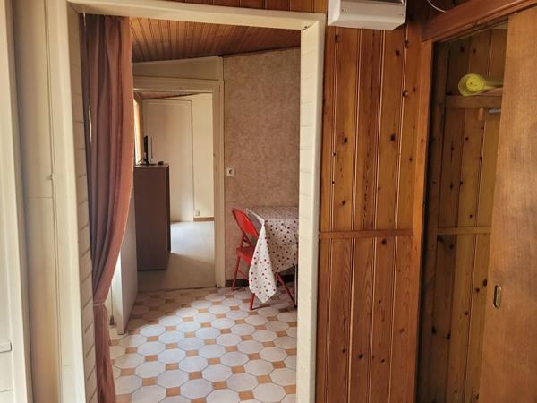 ROCHEFORT hyper centre - un appartement meublé de 27 m² au 2ème étage loué