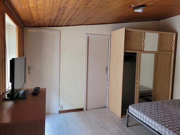 ROCHEFORT hyper centre - un appartement meublé de 27 m² au 2ème étage loué