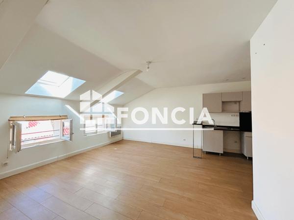 Location Appartement 2 pièces 48.7 m² - 9 RUE HIPPOLYTE DUPRAT Toulon 83000