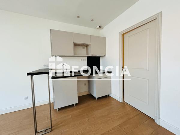 Location Appartement 2 pièces 48.7 m² - 9 RUE HIPPOLYTE DUPRAT Toulon 83000