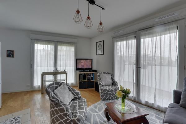 Appartement Romainville 1 pièce(s) 32.39 m2