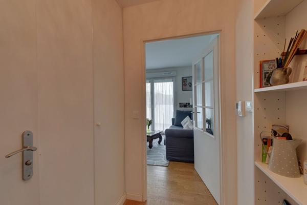 Appartement Romainville 1 pièce(s) 32.39 m2