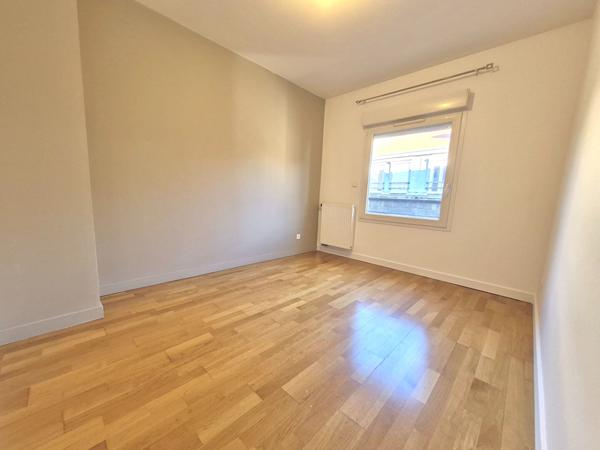 Spacieux T4 avec balcon et ascenseur - centre de Saint Etienne