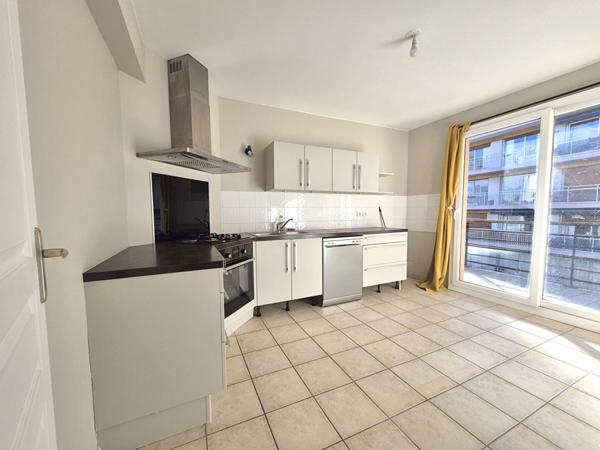 Spacieux T4 avec balcon et ascenseur - centre de Saint Etienne