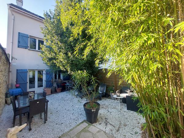 Maison de ville 5 pièces 4 chambres avec Jardin et parking €283 000 ** - Référence 4452