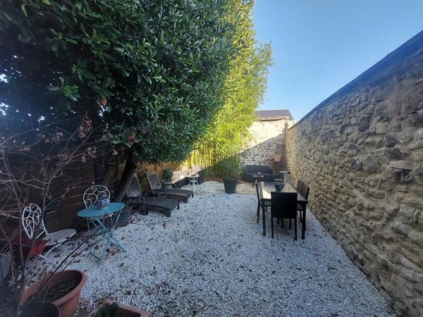 Maison de ville 5 pièces 4 chambres avec Jardin et parking €283 000 ** - Référence 4452