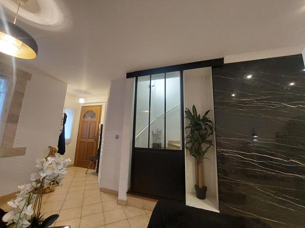 Maison de ville 5 pièces 4 chambres avec Jardin et parking €283 000 ** - Référence 4452