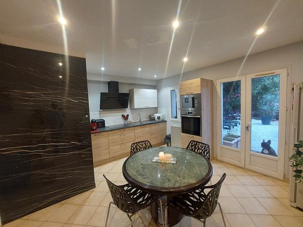 Maison de ville 5 pièces 4 chambres avec Jardin et parking €283 000 ** - Référence 4452