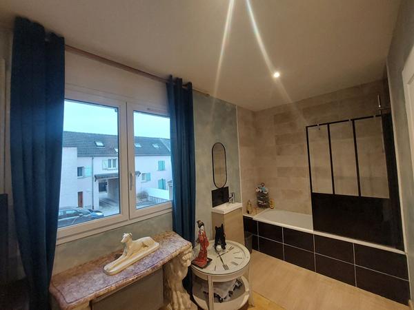 Maison de ville 5 pièces 4 chambres avec Jardin et parking €283 000 ** - Référence 4452