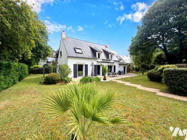 Maison d'habitation T.6 construite sur 2 niveaux piscine chauffée