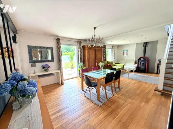 Maison d'habitation T.6 construite sur 2 niveaux piscine chauffée