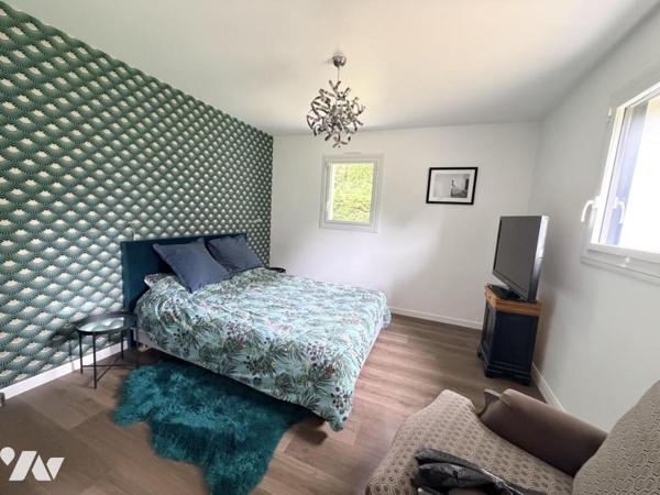 Maison d'habitation T.6 construite sur 2 niveaux piscine chauffée