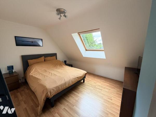 Maison d'habitation T.6 construite sur 2 niveaux piscine chauffée