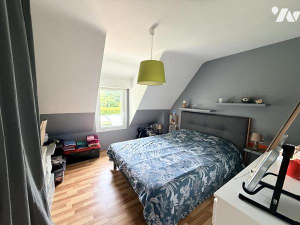 Maison d'habitation T.6 construite sur 2 niveaux piscine chauffée