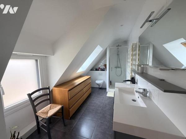 Maison d'habitation T.6 construite sur 2 niveaux piscine chauffée