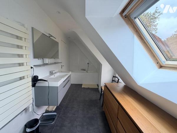 Maison d'habitation T.6 construite sur 2 niveaux piscine chauffée