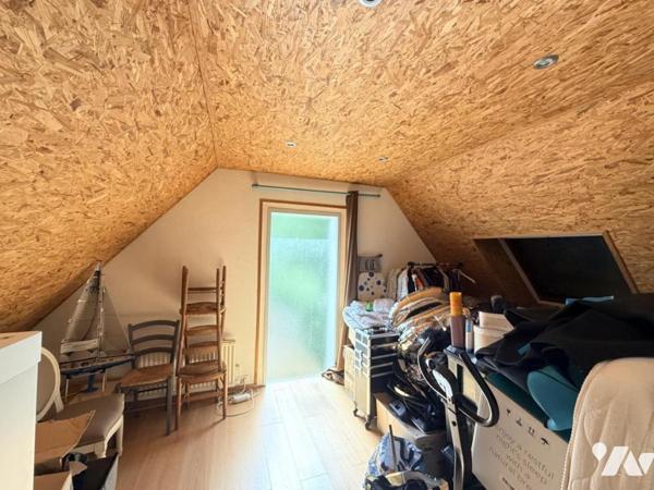 Maison d'habitation T.6 construite sur 2 niveaux piscine chauffée