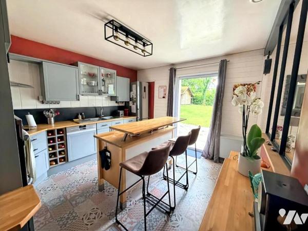 Maison d'habitation T.6 construite sur 2 niveaux piscine chauffée