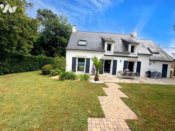 Maison d'habitation T.6 construite sur 2 niveaux piscine chauffée