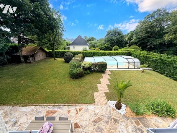 Maison d'habitation T.6 construite sur 2 niveaux piscine chauffée