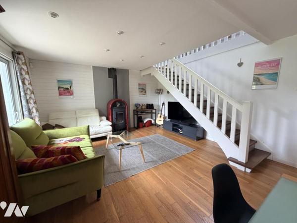 Maison d'habitation T.6 construite sur 2 niveaux piscine chauffée