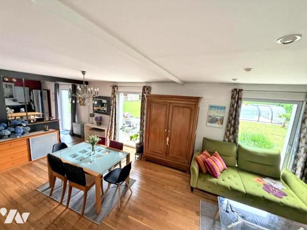 Maison d'habitation T.6 construite sur 2 niveaux piscine chauffée