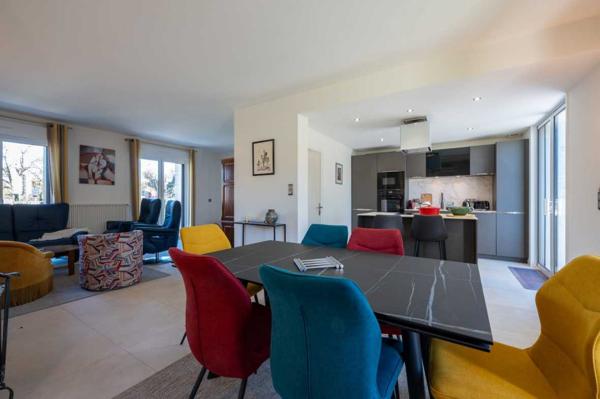 Maison contemporaine - Martel Vallée de la Dordogne, Maison 4 chambres , piscine, jaccuzi, jardin clos.