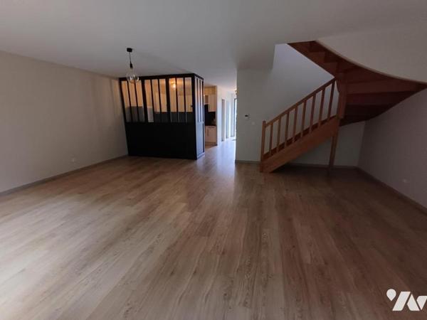 A LA SORTIE DE COULAINES - Maison de Type 5