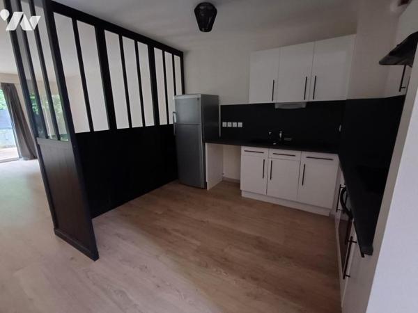 A LA SORTIE DE COULAINES - Maison de Type 5