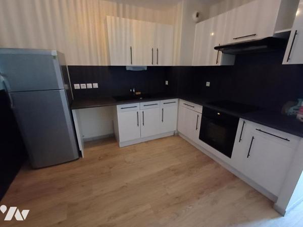 A LA SORTIE DE COULAINES - Maison de Type 5