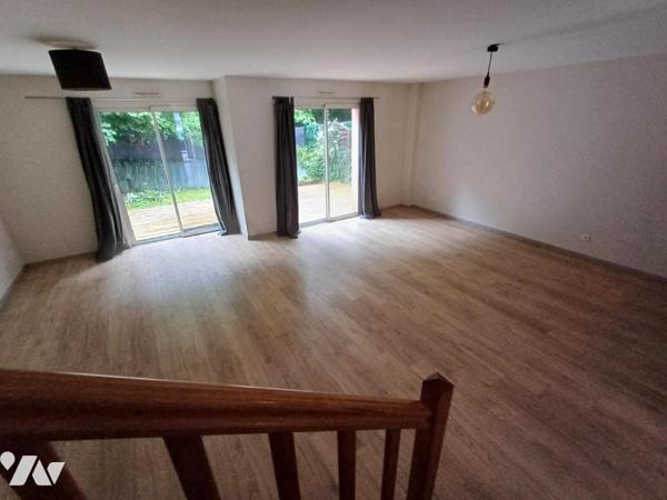 A LA SORTIE DE COULAINES - Maison de Type 5