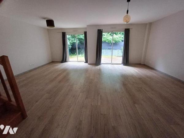 A LA SORTIE DE COULAINES - Maison de Type 5