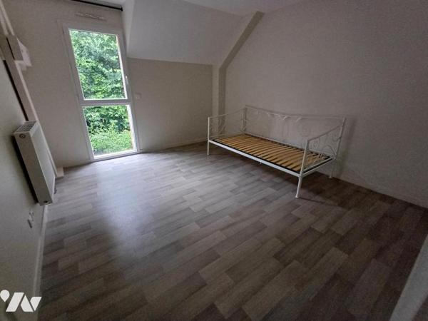 A LA SORTIE DE COULAINES - Maison de Type 5