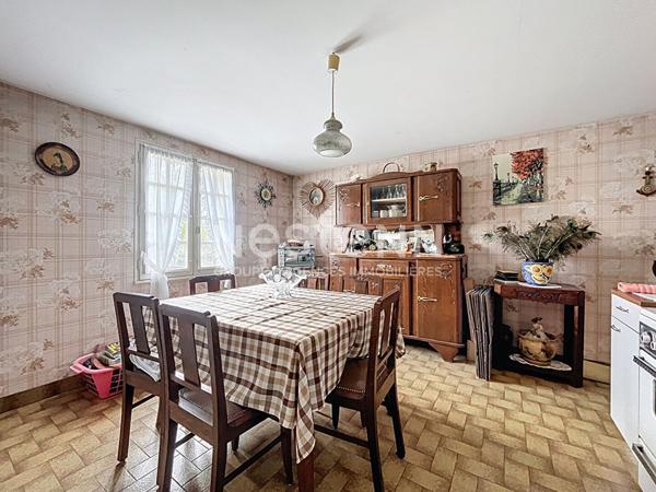 Maison à vendre à Brive dans le quartier du Prieur et à proximité de la plaine des jeux - 3 chambres - une salle de bains - une buanderie - un garage - une cave