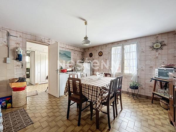 Maison à vendre à Brive dans le quartier du Prieur et à proximité de la plaine des jeux - 3 chambres - une salle de bains - une buanderie - un garage - une cave