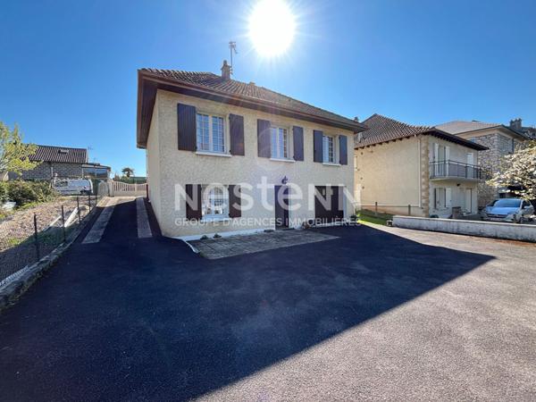 Maison à vendre à Brive dans le quartier du Prieur et à proximité de la plaine des jeux - 3 chambres - une salle de bains - une buanderie - un garage - une cave