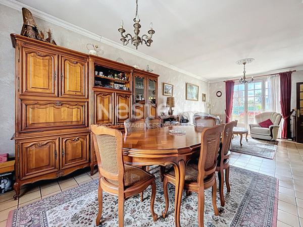 Maison à vendre à Brive dans le quartier du Prieur et à proximité de la plaine des jeux - 3 chambres - une salle de bains - une buanderie - un garage - une cave
