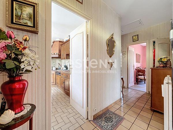 Maison à vendre à Brive dans le quartier du Prieur et à proximité de la plaine des jeux - 3 chambres - une salle de bains - une buanderie - un garage - une cave