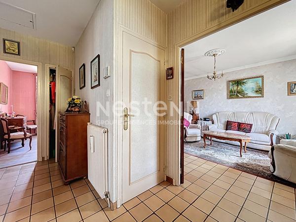 Maison à vendre à Brive dans le quartier du Prieur et à proximité de la plaine des jeux - 3 chambres - une salle de bains - une buanderie - un garage - une cave