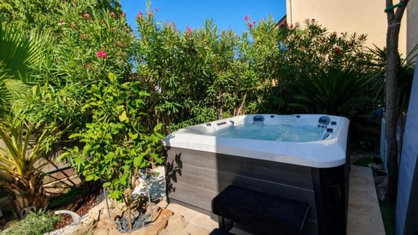 Maison rénovée avec jacuzzi