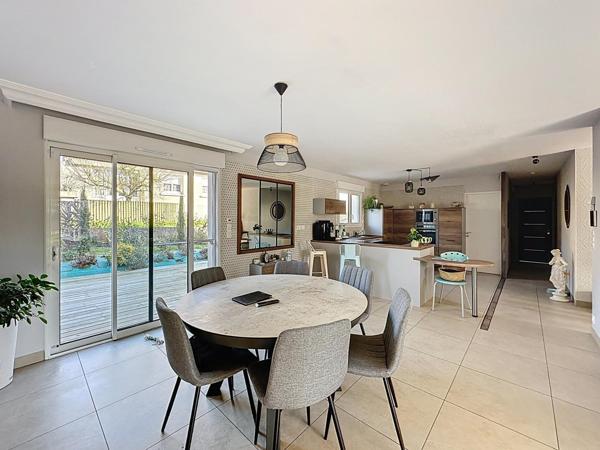 PAVILLON, 3 CHAMBRES,  PROCHE DE LA GARE DE SABLE SUR SARTHE