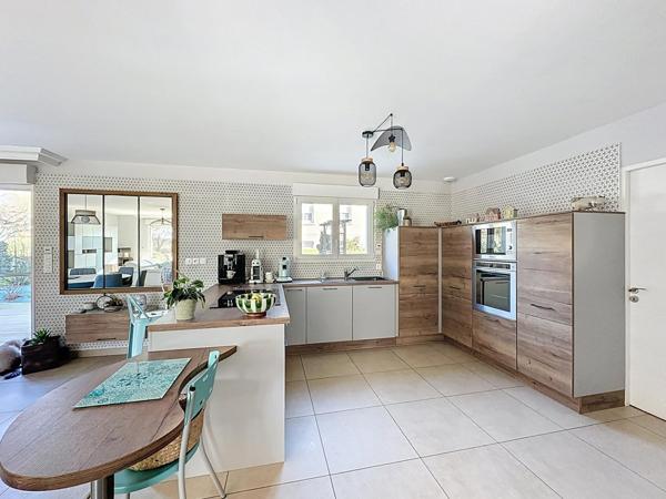 PAVILLON, 3 CHAMBRES,  PROCHE DE LA GARE DE SABLE SUR SARTHE