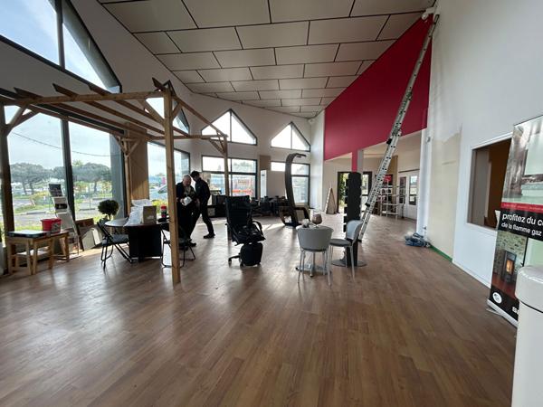 A LOUER RARE Local d'activité 570 m2, avec Showroom Visibilité Commerciale - NANTES SUD