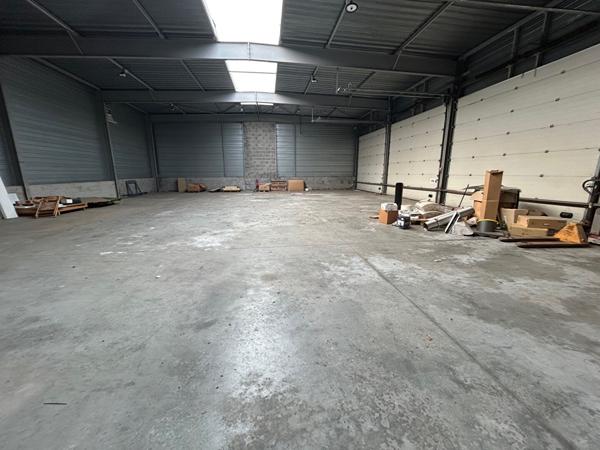A LOUER RARE Local d'activité 570 m2, avec Showroom Visibilité Commerciale - NANTES SUD
