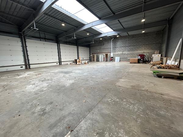 A LOUER RARE Local d'activité 570 m2, avec Showroom Visibilité Commerciale - NANTES SUD