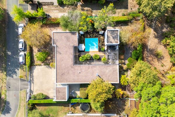 MAISON D’ARCHITECTE AU TAILLAN-MÉDOC PLAIN-PIED DE 210 m² • PISCINE • EN BORDURE DE FORÊT